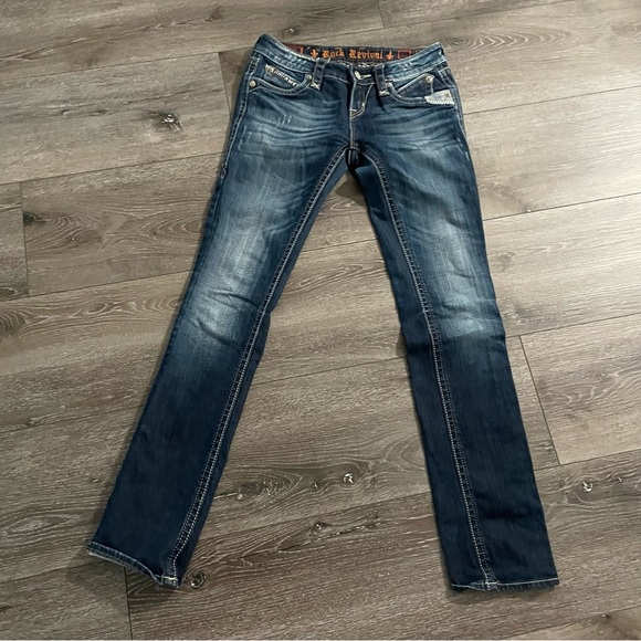 Rock Revival Elma Straight Jean
Dark Wash with contrast stitching
Size 26 - Picture 5 of 15